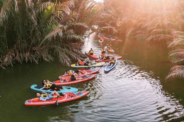 Khóa học chèo SUP và Các hoạt động chèo SUP tại Sài Gòn Thể Thao Giải Trí